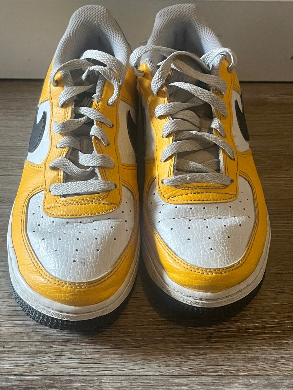 Nike Air Force ones Low-Top Sneakers in Yellow, White and Black